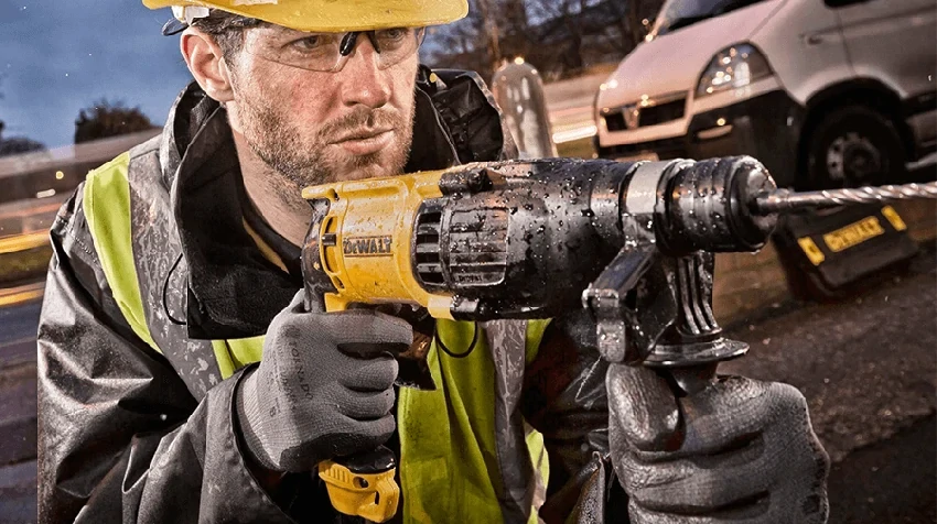DeWalt D25033K