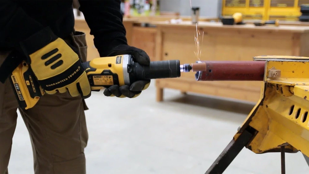 DeWALT DCG426P2
